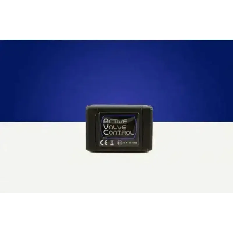Klappensteuerung Active Valve Control AVC, schwarzes Modul, vor blau-weißem Hintergrund, KTH Shop Tuning-Zubehör